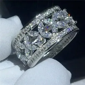 Bague d'éternité fleur de Moissanite coupe baguette en argent 925 - Product Image 4