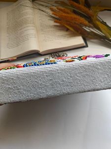 Bolso de mano portátil unisex, bolso de mano de paja tejido con lentejuelas coloridas con sobre bordado para banquete, forro de lona, cierre de botón - Product Image 5