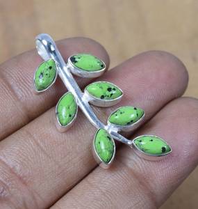 Pendentif en feuille de turquoise verte fait à la main, bijoux en argent sterling 925, cadeau de naissance de décembre pour femmes, collier élégant - Product Image 4