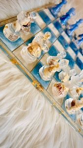 CAJA DE AJEDREZ DE MADERA Y RESINA PERSONALIZADA DE CASA Juego de ajedrez Resina de lujo Pieza de ajedrez roja y negra de Tayyab Handicraft - Product Image 2