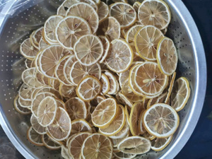 Ingrédient en vrac de citron vert séché en tranches du Vietnam, idéal pour la restauration, la préparation de boissons et la distribution en gros. - Product Image 5