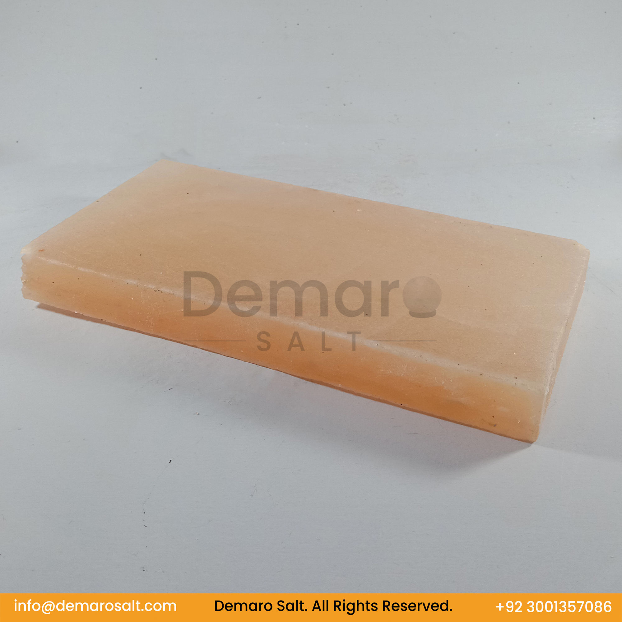 สีส้มถึงสีชมพูอ่อน