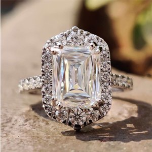 Anillos de compromiso y boda solitarios con corte esmeralda de 4 quilates, cultivados en laboratorio, para mujer, hechos de plata de ley 925 - Product Image 1