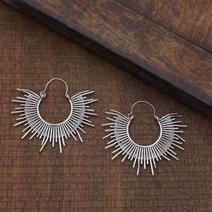 Meilleures ventes : Boucles d'oreilles créoles Bohème motif soleil, en laiton tribal, plaqué argent, pour femme, avec piques célestes, style statement soleil, Vente en gros/OEM - Product Image 6