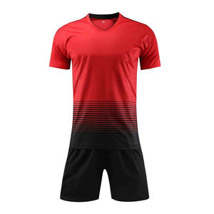 Vêtements de football de club personnalisés de haute qualité, ensemble de maillots à sublimation complète, uniformes de football conçus par des professionnels, impression de logo incluse - Product Image 2