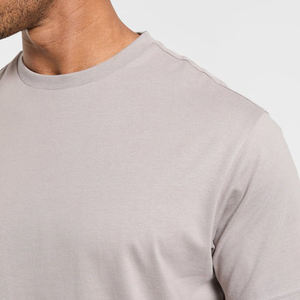 Camiseta de cuello redondo de ajuste regular para hombre Camiseta suave e informal con logotipo de impresión de nuevo diseño personalizado para hombre - Product Image 6