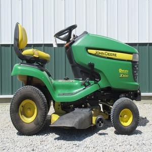 Achetez des tracteurs à gazon John Deeree X300, livraison rapide, qualité supérieure, choix fiable pour l'entretien des jardins et des pelouses, vente en gros disponible dès maintenant - Product Image 1