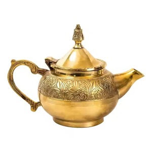Tetera de latón adornado con curvas suaves, aspecto dorado pulido para servir o exhibir el patrimonio, REGALOS FESTIVOS para el hogar - Product Image 2