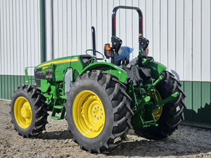 Tracteur agricole utilitaire John Deere 5060E 60HP 4WD 2026 avec chargeur frontal à vendre - Product Image 4