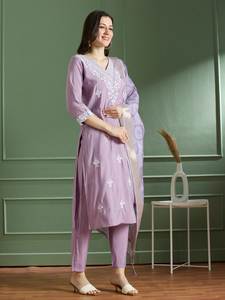 Diseño Anarkali de moda en color lavanda, tela de seda romana pura de buena calidad, salwar kameez tradicional para fiestas/eventos. - Product Image 2