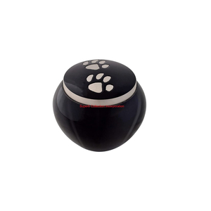 Urna de cremación para mascotas Odyssey para cenizas, urna de latón negro hecha a mano con huellas doradas, recuerdo conmemorativo para perros y gatos - Product Image 4