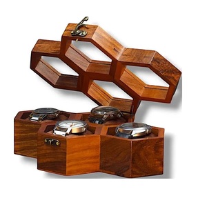 Boîte à montre en bois rectangulaire de qualité d'exportation pour homme, design en nid d'abeille gravé sur mesure, fabrication artisanale, luxe moderne, écologique, durable - Product Image 4