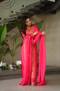 Trajes Punjabi de 3 Piezas para Mujer, Manga Larga, Totalmente Bordados, con Conjunto Chunari, Precio de Fábrica - Product Image 4