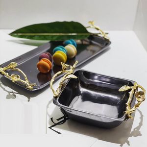 Tazón de Servir de Aluminio Más Popular con Diseño de Hojas y Asa Dorada para Decoración de Interiores del Hogar, Bodas, Hoteles y Restaurantes - Product Image 1