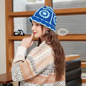 Nouveau design, bonnets d'hiver en tricot doublés de soie, bonnets en crochet, chapeau bob pour femmes, bonnet en tricot doublé de satin, chapeau avec doublure en satin - Product Image 3