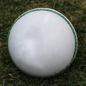 Pelota de Cricket de Cuero Duro Promocional con Diseño Personalizado y Logotipo Ligero - Product Image 2