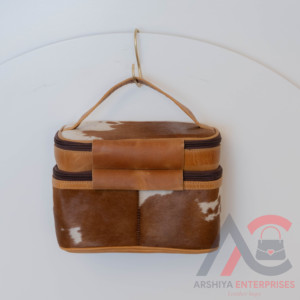 กระเป๋าแต่งหน้าหนังวัวที่แปลกใหม่เครื่องสําอางออแกไนเซอร์ของขวัญวันเกิดสําหรับกระเป๋าแต่งหน้าเพื่อนเจ้าสาวที่ทําด้วยมือ - Product Image 5