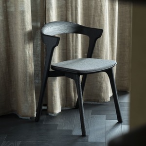 Silla de madera maciza pura de lujo tradicional moderna para sala de estar trabajo artesanal de espuma pulida negra para uso en gimnasio de hotel escolar - Product Image 4