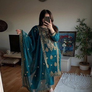 Teal Blue Chinon bordado recto Salwar Suit Dupatta para bodas fiestas ocasiones festivas-ropa india y pakistaní - Product Image 1