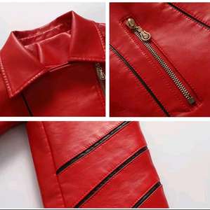 Veste de motard asymétrique en cuir rouge ou véritable pour femme avec des accents de rayures noires Veste de motard noire - Product Image 4