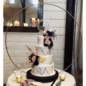 Soporte de pastel de arco decorativo para fiesta, fiesta de cumpleaños y cena romántica, soporte de exhibición de pastel de aniversario con suministros de plato de madera - Product Image 3