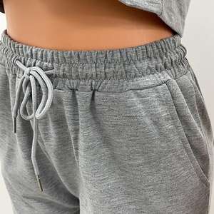 Ensemble de survêtement uni pour femme, personnalisé, avec crop top et short, décontracté et respirant, pour le jogging - Product Image 6