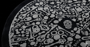 พรมปูพื้นแบบทัฟท์ด้วยมือระดับพรีเมียม ลายกะโหลกโกธิคแบบนามธรรม ดีไซน์ทันสมัย สีดำและสีขาว สำหรับตกแต่งภายใน - Product Image 4