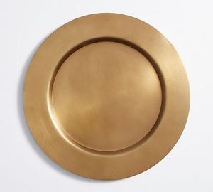 Des assiettes en métal de qualité pour les événements de mariage qui rehaussent l'esthétique de la table et rendent la présentation des aliments plus impressionnante - Product Image 2