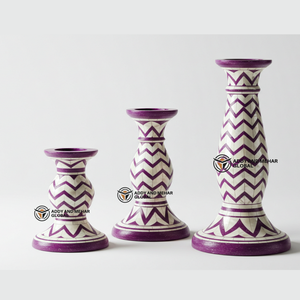 Proveedor Indio Ofrece Portavelas Cónicos de Lujo con Incrustaciones de Concha/MOP, Patrón Geométrico Chevron en Morado y Blanco - Product Image 1