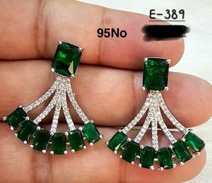 Pendientes de gota de abanico de Esmeralda y diamantes de moda Joyería de tuerca en material de latón - Product Image 1