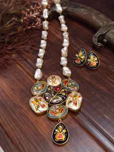 Collier fait main avec pierre de Monalisa et collier de perles avec boucles d'oreilles bijoux Meenakari classiques pour femmes mariage et fête - Product Image 2