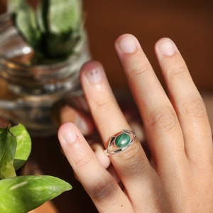 Bague en argent malachite ovale de meilleure qualité légère et pour les mariages ou les fêtes - Product Image 5