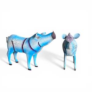 Escultura de Cerdo de Hierro Hecha a Mano, Obra de Arte con Diseño Animal - Product Image 1