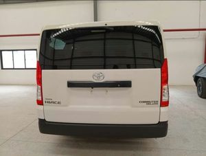 Toyota Hiace 2.8 L Diesel STD Toit Noir Pare-chocs Manuelle 9 Places Neuf/Occasion 2026 - Product Image 4