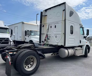 Camion semi-remorque Freightliner Cascadia 113 Sleeper 2020 à prix réduit, avec cabine intégrale 72, 450 CV, transmission automatique - Product Image 3
