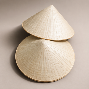 Chapeau Sombrero Traditionnel Vietnamien en Herbe Naturelle, Taille Ajustable, Broderie à la Main, Motif à Carreaux, Unisexe, Idéal pour les Voyages - Vente en Gros - Product Image 1