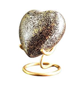 Urna de cremación de metal artesanal con diseño floral, perfecta para familias que quieren recuerdos de seres queridos - Product Image 3