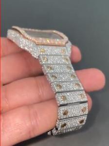 นาฬิกาข้อมือผู้ชายสุดหรู ดีไซน์สองสี ทองและเงิน ชุบทองคำขาว ประดับเพชรโมอิสซาไนต์เต็มหน้าปัด สไตล์ฮิปฮอปแฟชั่นระดับไฮเอนด์ พร้อมตัวอักษร V - Product Image 4