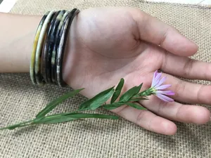 Grand plateau en bois avec surface polie pour servir des aliments et présenter des fêtes au prix de gros - Product Image 4