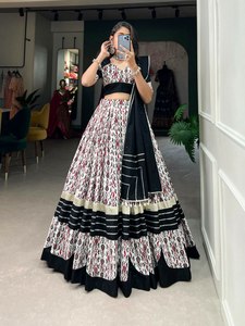 Dernier concepteur Coton Soie Patola Imprimé Et Gamthi Work Design lahenga choli Fournisseur De Surat - Product Image 2