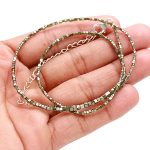 Collier en perles de diamant vert naturel de 1,5 à 2,5 mm, motif géométrique, 16 pouces - Product Image 1