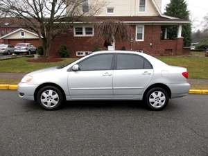 Toyota Corolla CE 2005 / Disponible para la Venta con Bajo Kilometraje, Motor de Gasolina / Auto Usado en Excelentes Condiciones, Sin Accidentes ni Problemas - Product Image 4
