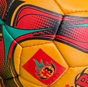 Balón de Fútbol Nuevo con Colores Sólidos Personalizables - Product Image 5