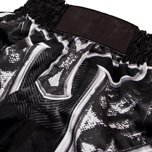 กางเกงขาสั้นผ้าโพลีเอสเตอร์ MMA แบบมวยไทยสี100% ออกแบบได้ตามต้องการชุดต่อสู้พิมพ์ลายระเหิด - Product Image 3