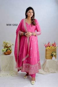 Nouvelle version entièrement cousue Prêt-à-porter Pure Natural Crep Gown Dupatta Style traditionnel pour la fête Real Modelling Presenting - Product Image 4