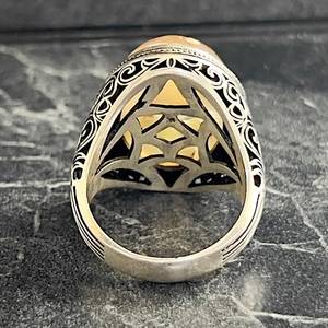 Anillo de cóctel bohemio hecho a mano para hombre, grande, de plata, con bisel ovalado de ágata naranja, patrón de ojo bordado, natural - Product Image 6