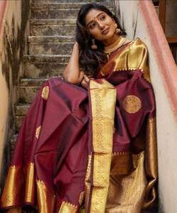 Saree de seda de temporada con detalles de volantes y pallu bordado para sofisticación de temporada. - Product Image 3