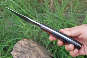 Couteau de chasse en acier au carbone de qualité supérieure forgé Couteau de chasse à lame fixe pleine soie avec gaine avec un manche en bois raffiné. - Product Image 2