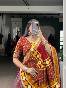 Soie Tussar élégante avec impression Kashmiri et miroir Gamthi Work Lehenga Choli Fabricant et fournisseur de Surat à bas prix - Product Image 4