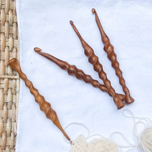 Crochets en bois - Écologiques et doux pour les débutants et les experts, pour créer des œuvres d'art décoratives faites à la main - Product Image 1